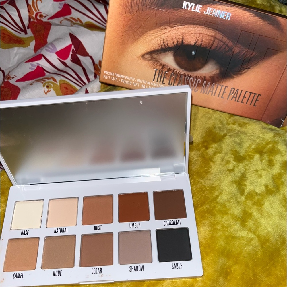Kylie Jenner Eyeshadow Palette 🌷👌
